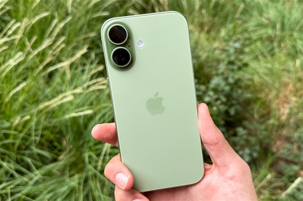 iPhone 18标准版明年3月登场：配置挤牙膏