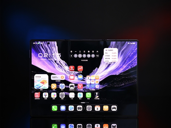 史上最完美的三折叠！华为Mate XT 2非凡大师上手
