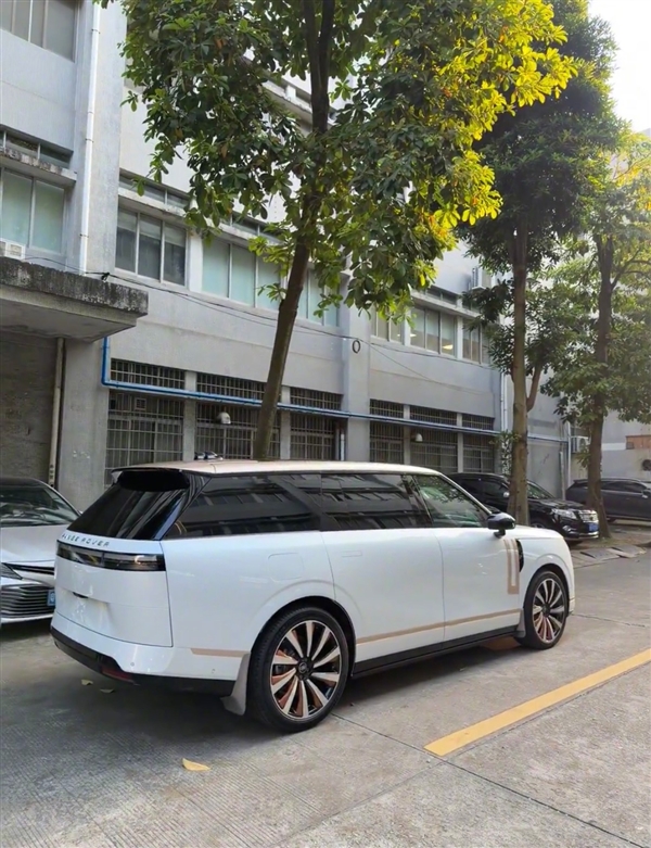 小鹏GX车主爆改爱车成路虎揽胜：不懂车的真给唬住了