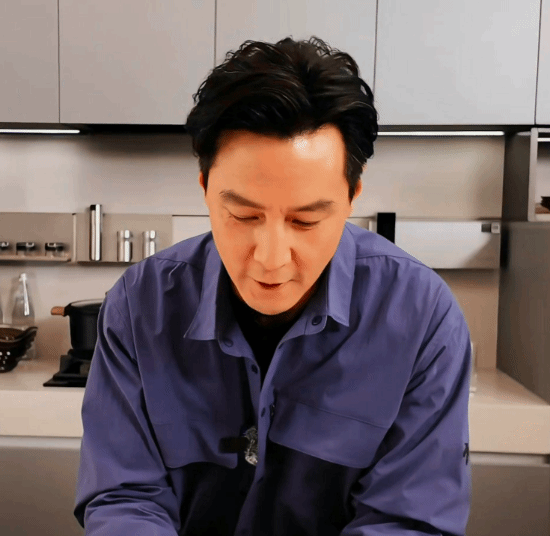 51岁吴彦祖:我又创业了 首款亲自设计产品曝光