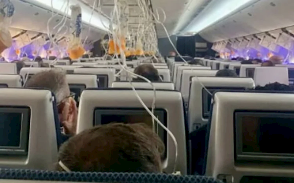 波音777客机7分钟急降8230米 挂出7700紧急代码后返航伦敦